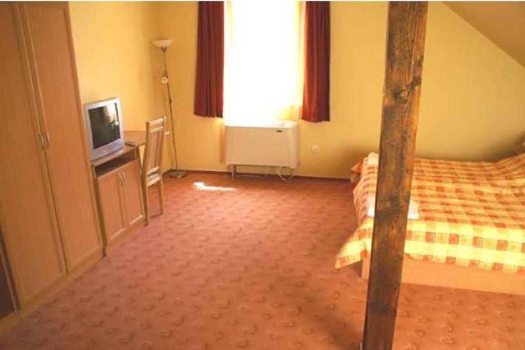 Hotel Turul Étterem és Panzió à Kaposvár Extérieur photo