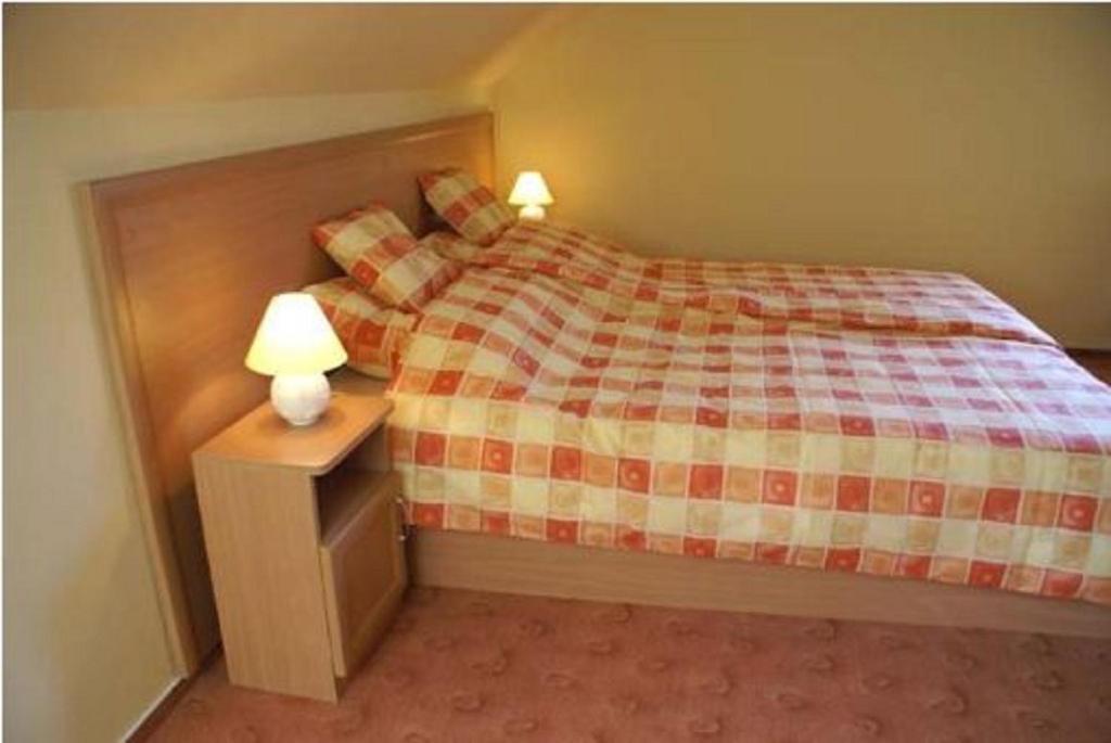 Hotel Turul Étterem és Panzió à Kaposvár Extérieur photo