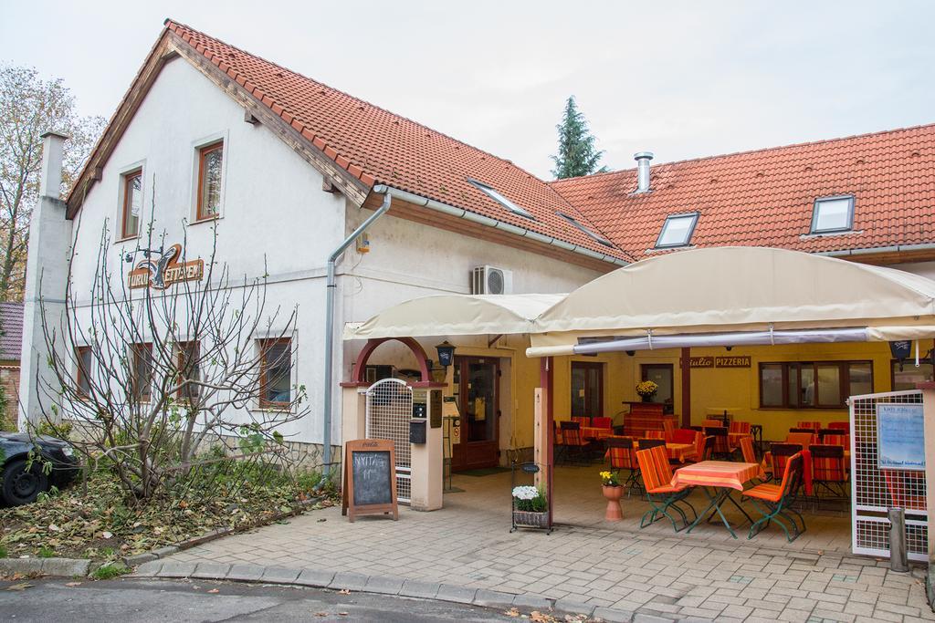 Hotel Turul Étterem és Panzió à Kaposvár Extérieur photo