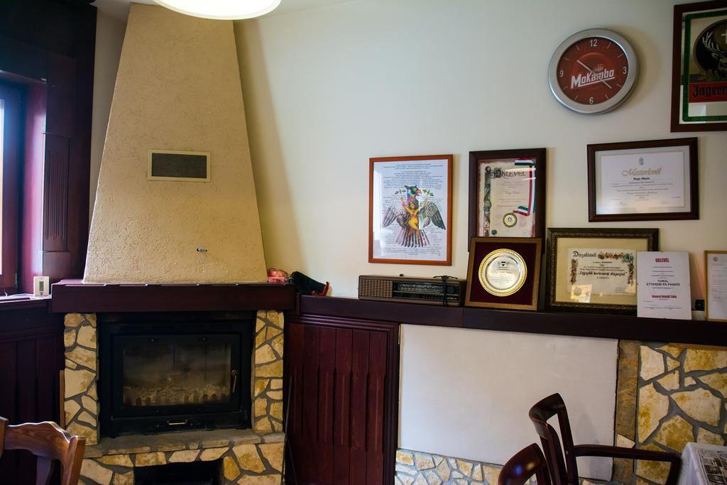 Hotel Turul Étterem és Panzió à Kaposvár Extérieur photo